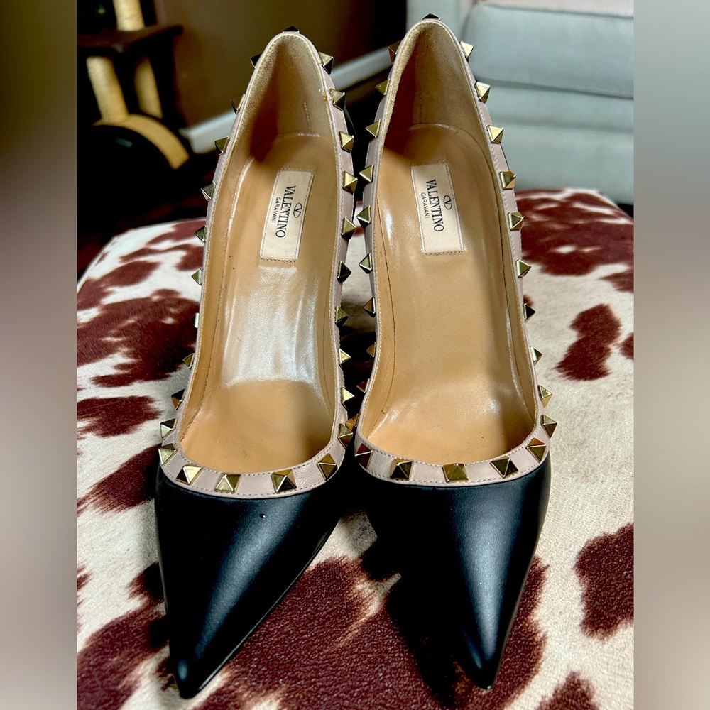 Rockstud Valentino size 39  or 8.5/9